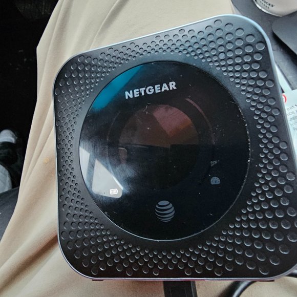 Netgear Portable Wi-Fi router M11 - Picture 5 of 6